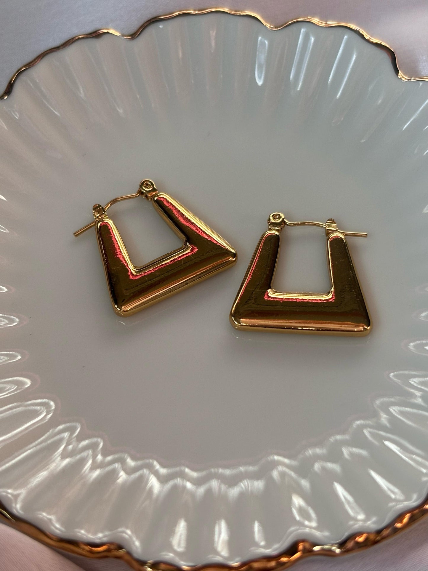 Isabella Hoops