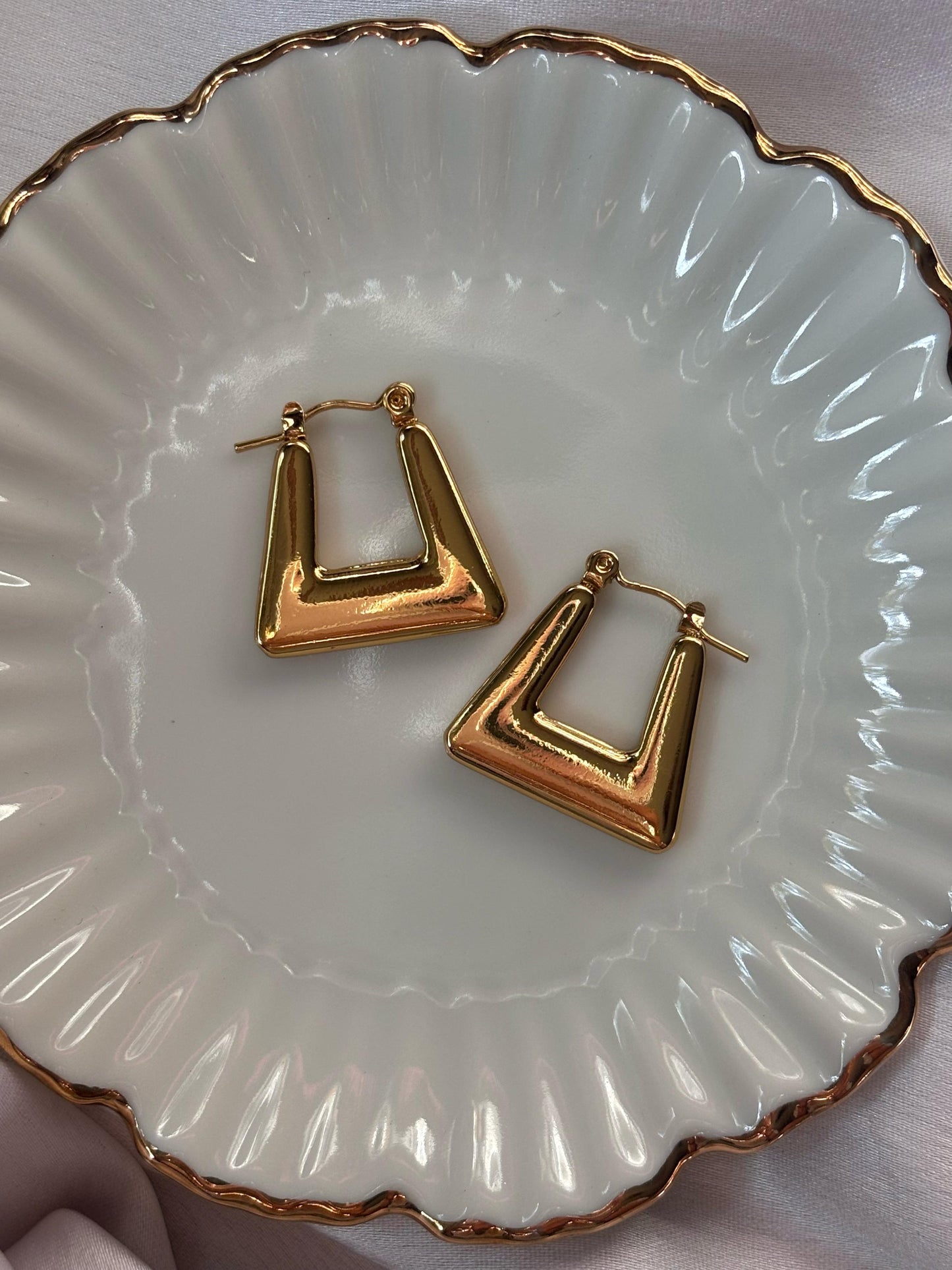 Isabella Hoops