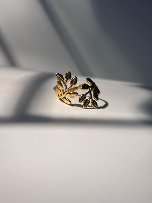 Lush Minimalist Ring