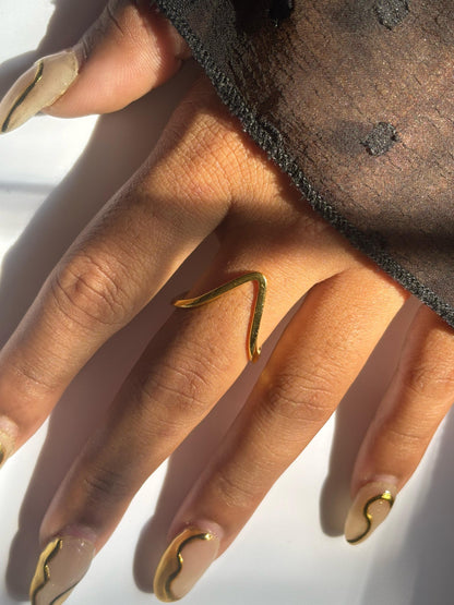 Vanki Minimalist Ring