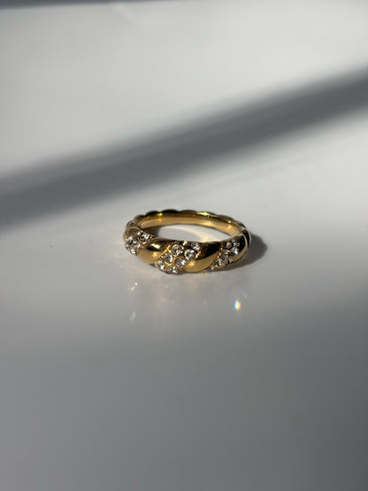 Lune Minimalist Ring